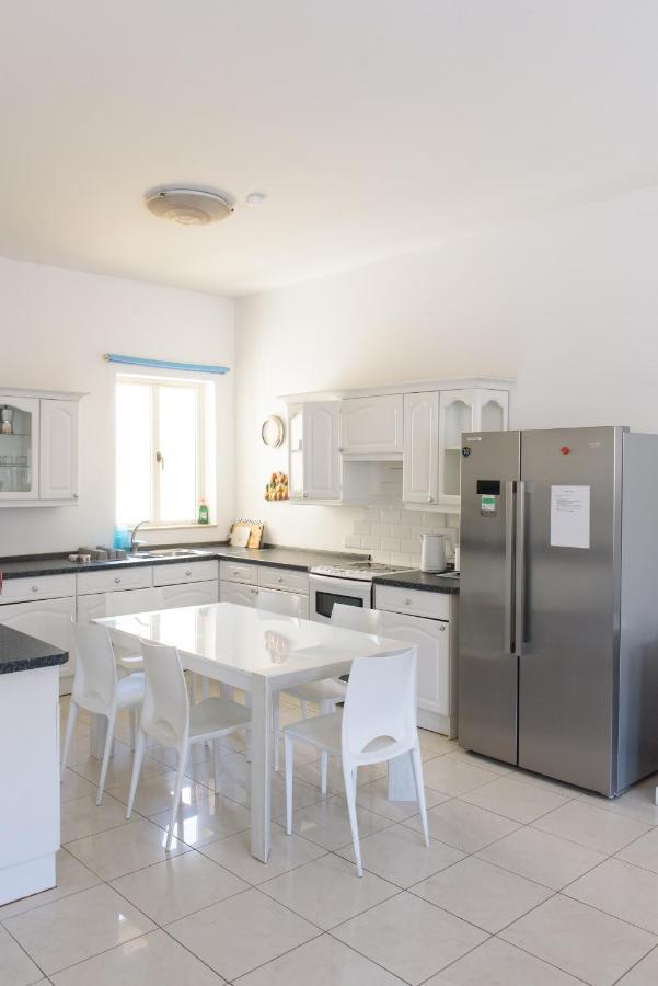 Stunning 4 Bedroom Apart. Near Balluta Bay