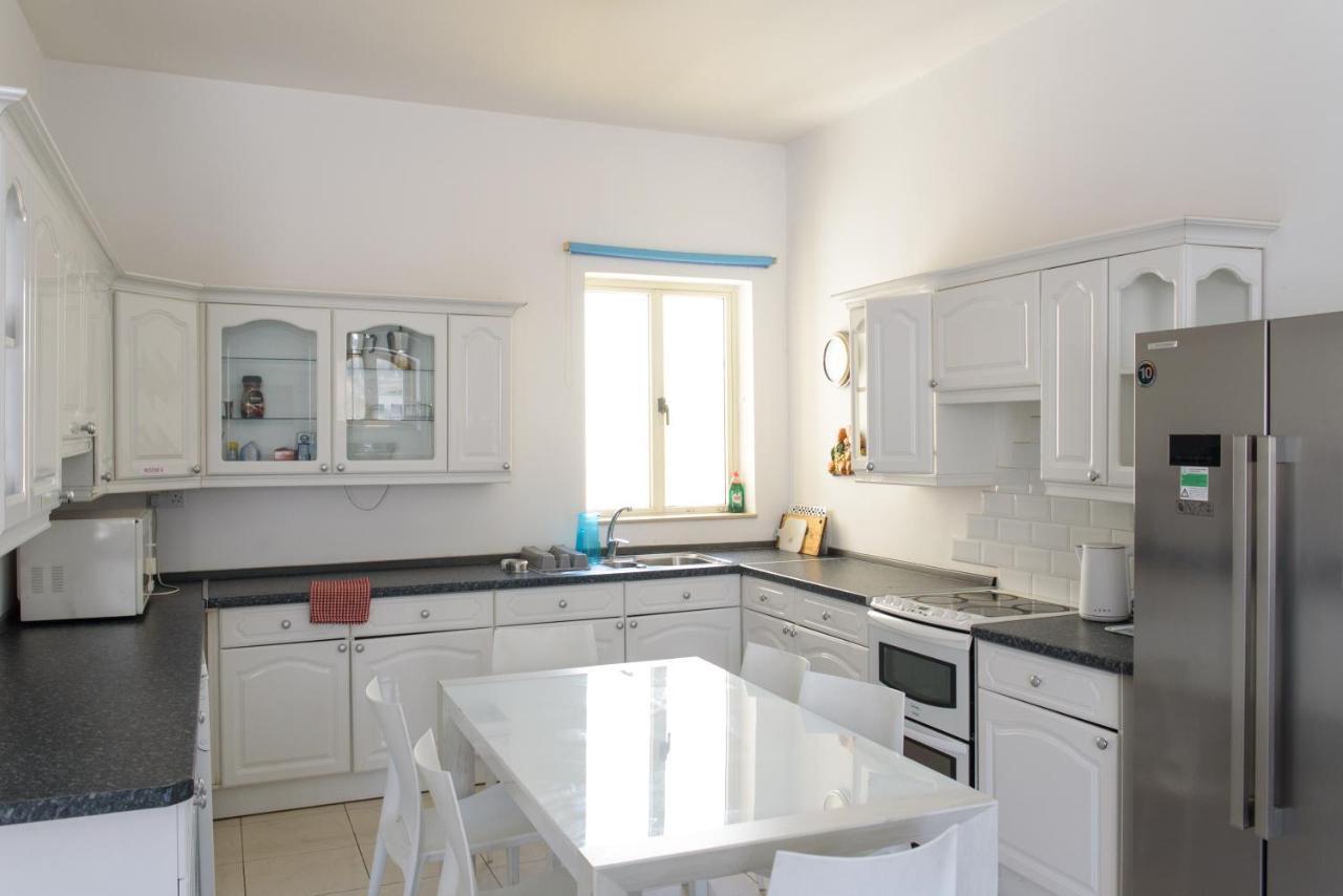 Stunning 4 Bedroom Apart. Near Balluta Bay Sliema