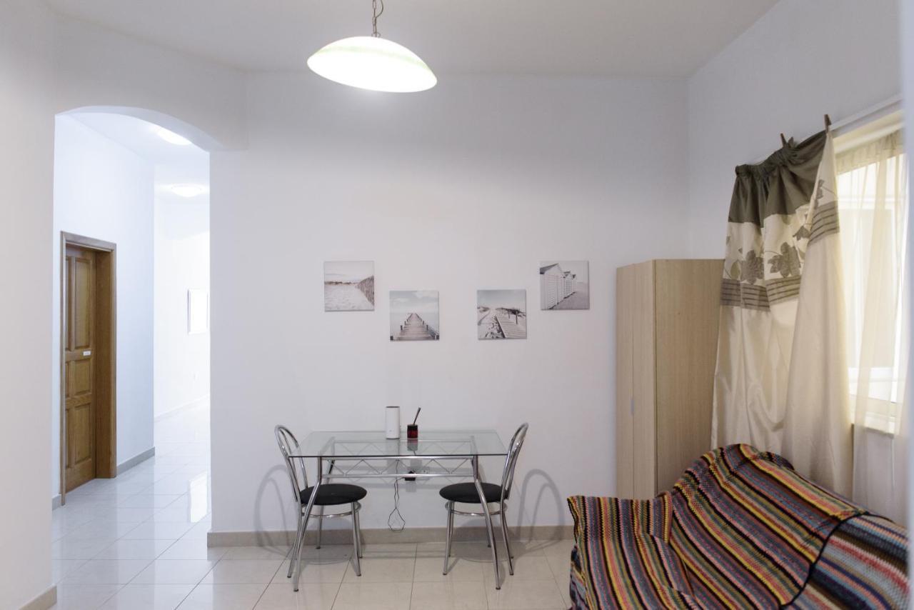 Stunning 4 Bedroom Apart. Near Balluta Bay 公寓